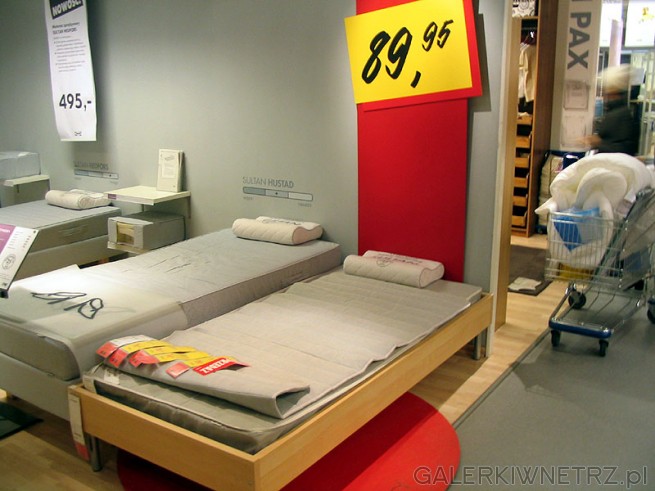 Tanie ramy łóżka w Ikei - nie jest to szczyt wyrafinowanej stylistyki ale niedrogi ...