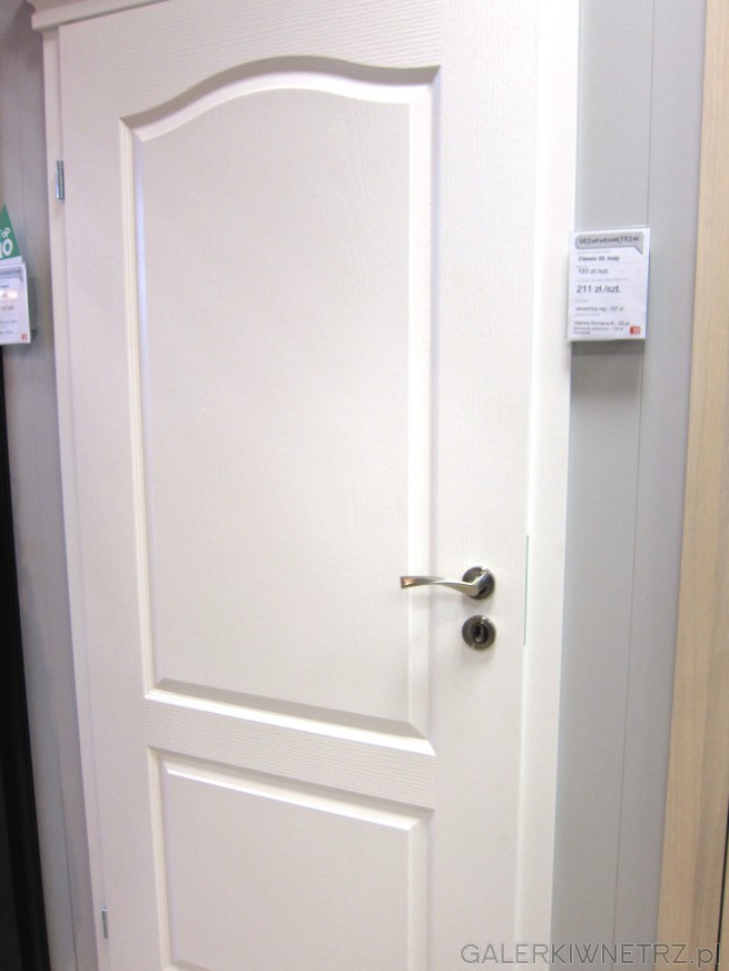 Drzwi wewnętrzne białe Classic 00 z ozdobnymi wgłębieniami, klasyczne zdobienia drzwi.